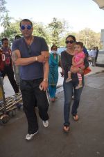 Sanjay Dutt and Manyata Dutt with Kids leave for Varun Dhawan_s Wedding in Goa on 9th Feb 2012 (4).JPG